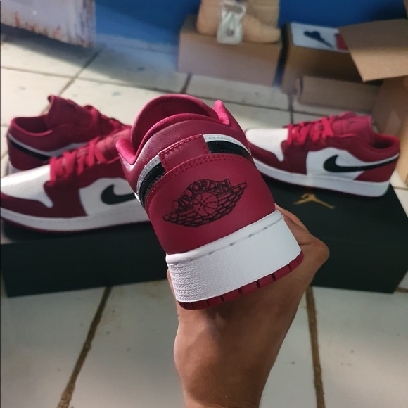 Jordan retro 1 noble red🍓 - Picture 4 of 6